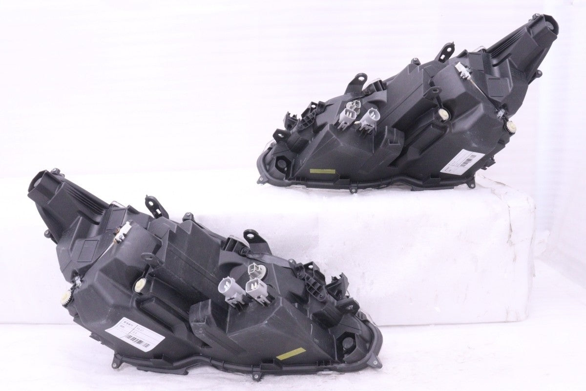 Toyota CROWN athlete 210 AWS210 GRS210 Late Model Headlight Lights Lamps Used