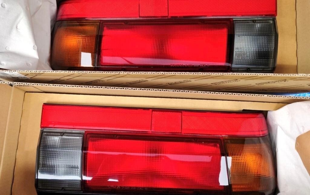 Toyota Genuine SPRINTER TRUENO Tail lamps RH LH Rear 1A291 AE86 KOUKI OEM