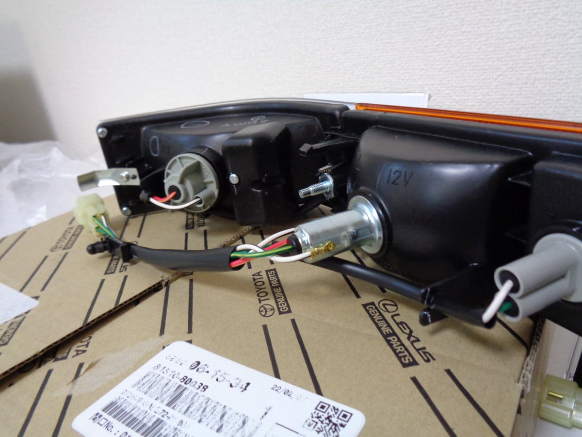 TOYOTA TRUENO AE86 Late Model GENUINE OEM SPRINTER TURN SIGNAL INDICATORS JDM