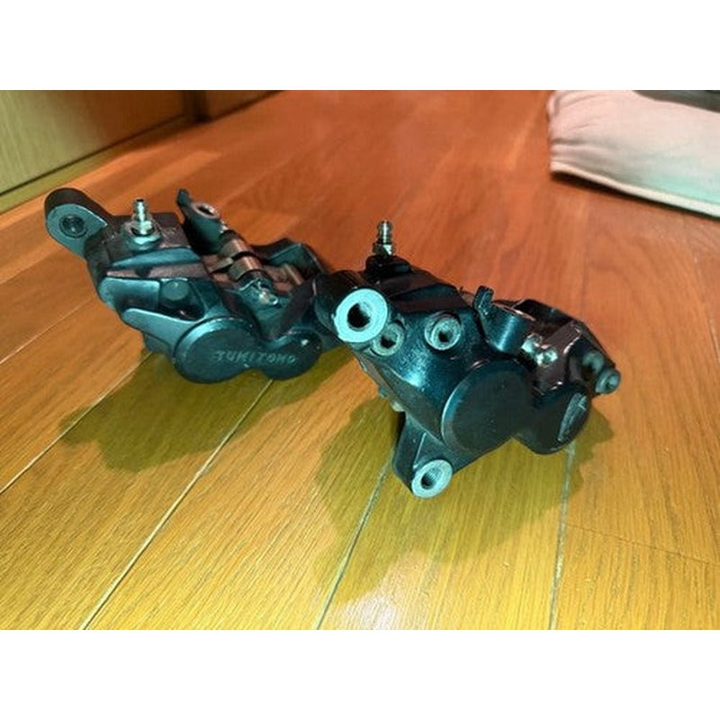 [USED] Yamaha TZR250R 3XV Front Brake Caliper Set