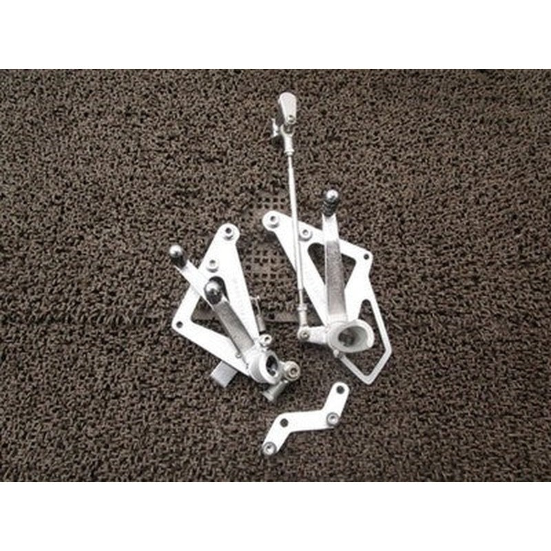 [USED] Beet Yamaha FZR400R Rearsets Footpegs 1WG Carburetor