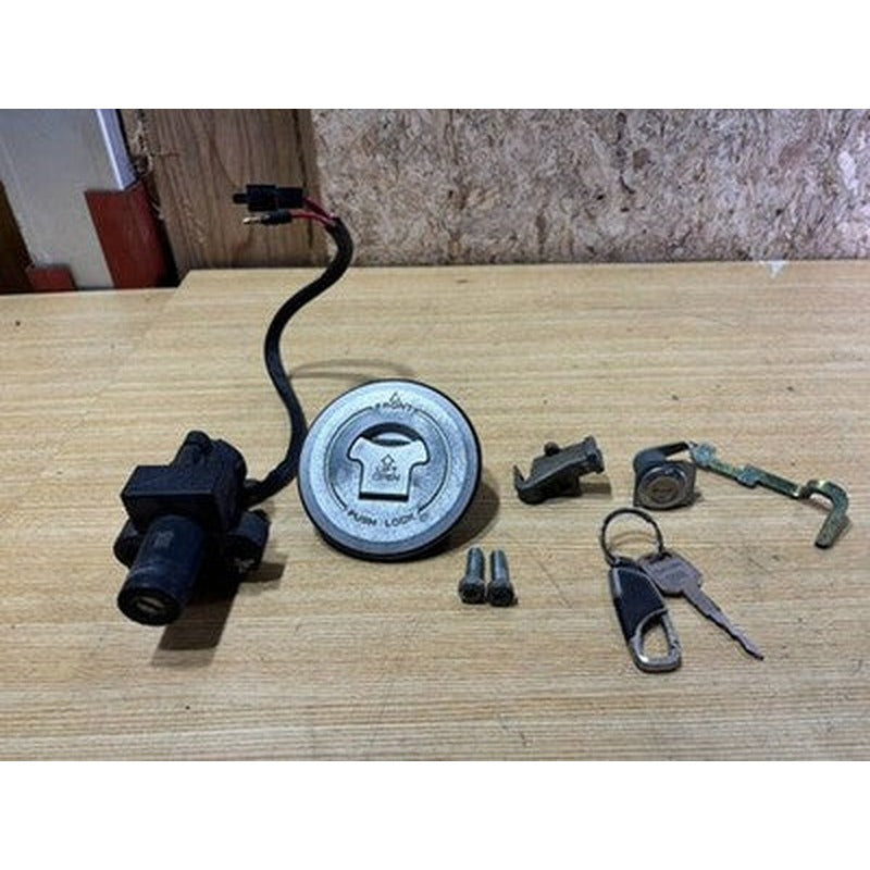 [USED] Honda Hornet 250 MC31-100 Ignition Key Set Operation Confirmed