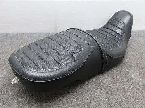 K&H Double Seat Tuck Roll Harley-Davidson Touring 2008+