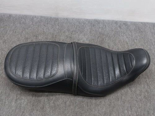 K&H Double Seat Tuck Roll Harley-Davidson Touring 2008+