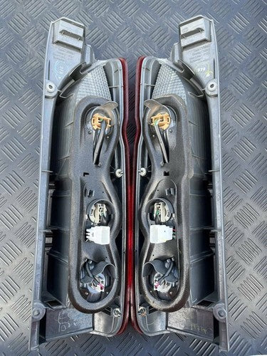 Toyota Genuine Tail Lamp Left And Right Sets For Hiace 200 Koito 26-120