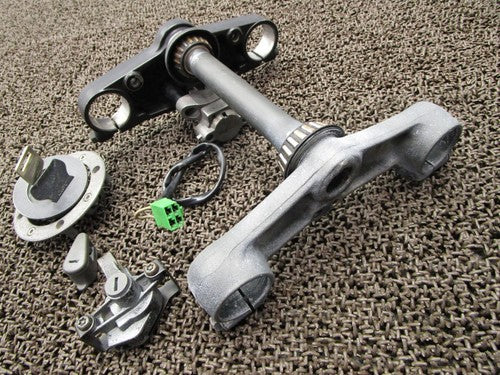 Suzuki RF400R Top Bridge Stem Main Key Set Tank Cap GK78A