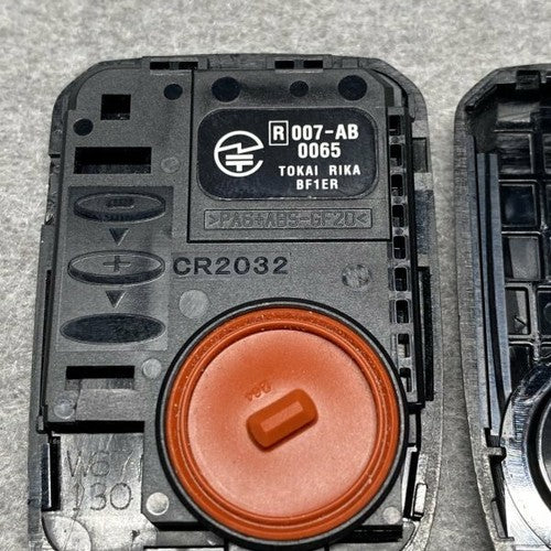 007-AB0065 Toyota Hiace Genuine 2 Button Smart Key FOB Keyless RHD OEM JDM