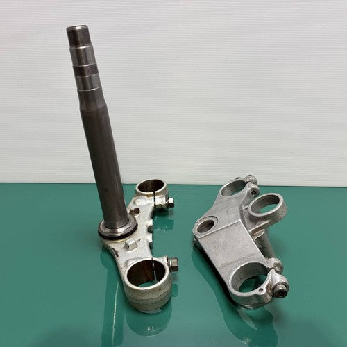 Yamaha TZR250 2XT Genuine OEM Steering Stem Top Bridge Set 39mm