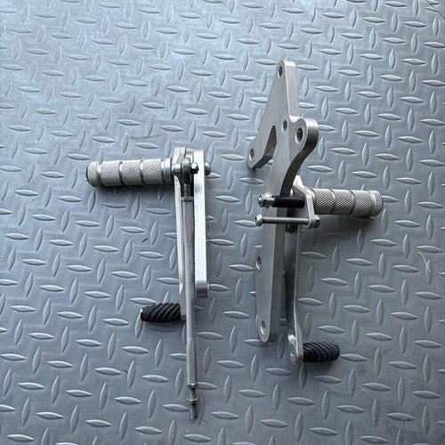 WR'S Rearsets for Kawasaki Zephyr 400 / Zephyr χ Kai 1996