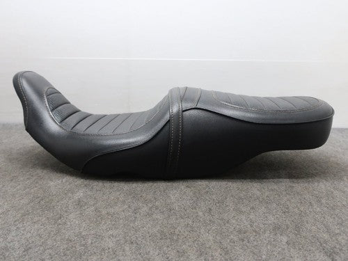 K&H Double Seat Tuck Roll Harley-Davidson Touring 2008+