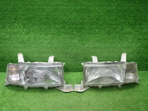 Toyota 2003-2006 Scion XB bB NCP30 35 Headlights Lamps Left Right Set