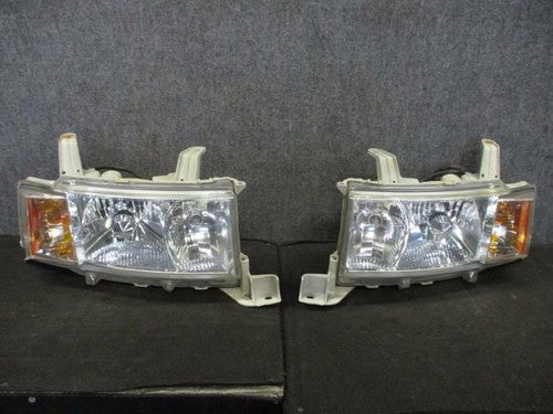Toyota bB NCP30 35 Headlights Lamps Left Right Set
