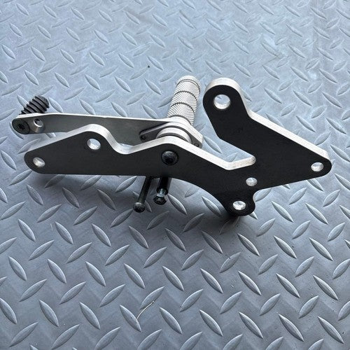 WR'S Rearsets for Kawasaki Zephyr 400 / Zephyr χ Kai 1996