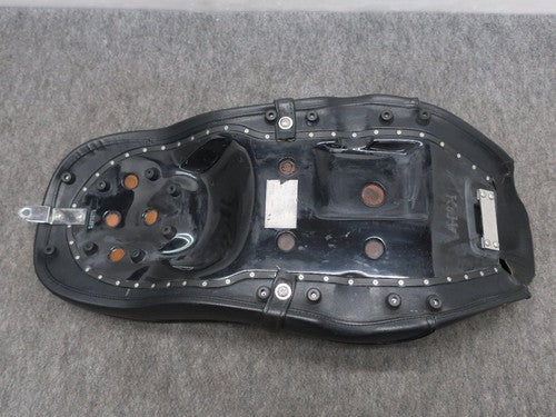 K&H Double Seat Tuck Roll Harley-Davidson Touring 2008+