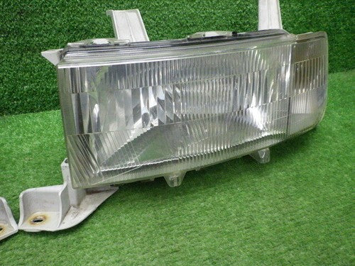 Toyota 2003-2006 Scion XB bB NCP30 35 Headlights Lamps Left Right Set