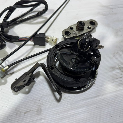 Kawasaki ZZR1400 ZXT40A Ignition Key Set Tank Cap Seat Lock