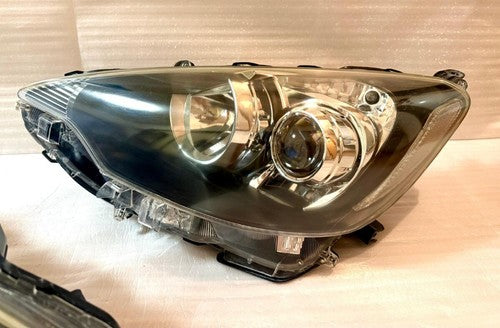 G's Toyota Aqua NHP10 Headlight Set Left Right Koito 52-247 LED