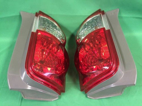 Toyota Rumion Scion Xb ZRE152 Tail Lights Lamps Set STANLEY 12-541 JDM