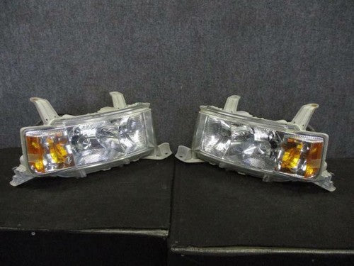 Toyota bB NCP30 35 Headlights Lamps Left Right Set