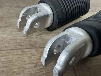 Harley-Davidson OEM Footpegs Foot Pegs M8 Breakout Milwaukee Eight Softail