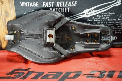 Harley-Davidson XL883 Genuine OEM Seat 2009 8R100301