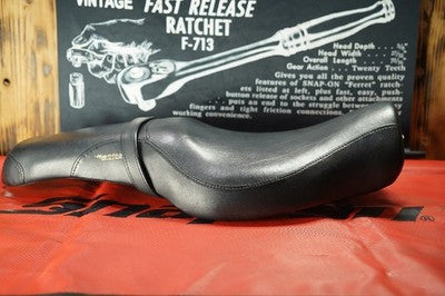 Harley-Davidson XL883 Genuine OEM Seat 2009 8R100301