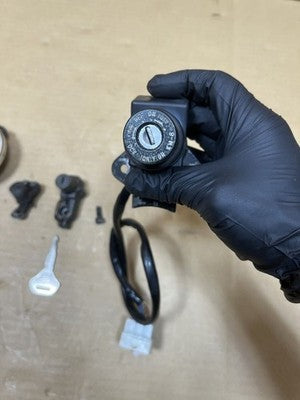 Kawasaki W650 EJ650A Ignition Key Set Lock Tank Cap Seat