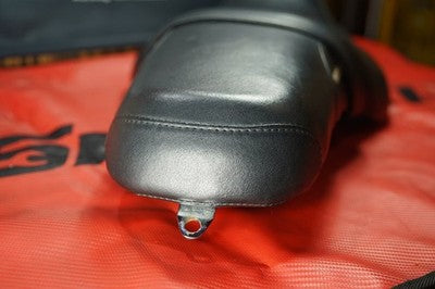 Harley-Davidson XL883 Genuine OEM Seat 2009 8R100301