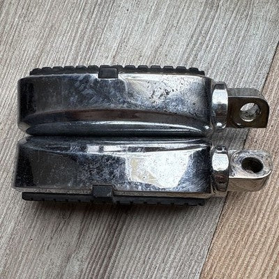 Harley-Davidson OEM Footpegs Left Right Set Chrome Rubber Sportster