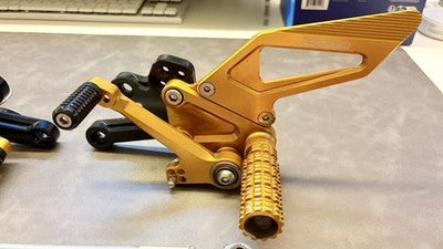 SNIPER Rearsets Yamaha YZF R7 Gold Brake Step