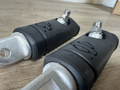 Harley-Davidson OEM Footpegs Foot Pegs M8 Breakout Milwaukee Eight Softail