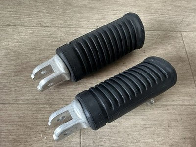 Harley-Davidson OEM Footpegs Foot Pegs M8 Breakout Milwaukee Eight Softail