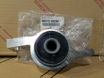 Lexus Front Lower Control Arm Bushing Set Genuine 48075-30030 48076-30030