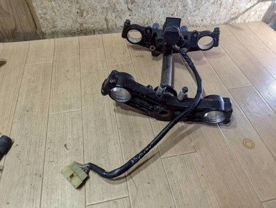 Kawasaki ZRX1200R ZRT20A-029 Ignition Key Set Handlebar Top