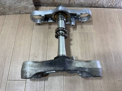 Suzuki TL1000R VT52A-100 Steering Stem Top Bridge