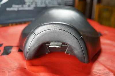 Harley-Davidson XL883 Genuine OEM Seat 2009 8R100301