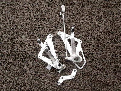 Beet Yamaha FZR400R Rearsets Footpegs 1WG Carburetor