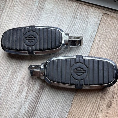 Harley-Davidson OEM Footpegs Left Right Set Chrome Rubber Sportster