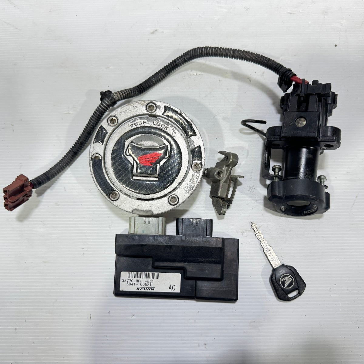 Honda CBR1000RR Fireblade 2009 Ignition Key Switch Fuel Gas Cap ECU Set