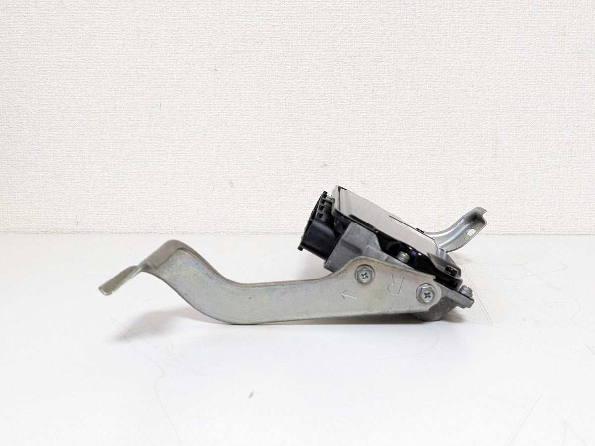 Toyota Voxy Noah Esquire ZRR80 ZRR85 Engine Computer ECU 3ZR-FAE 89661-28F50 OEM