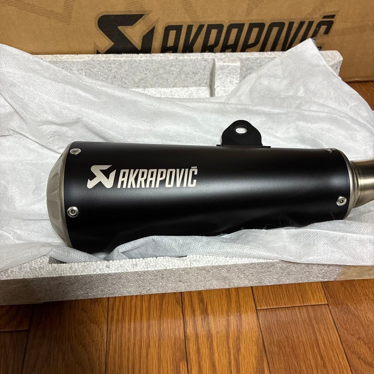 AKRAPOVIC Slip-On Muffler for Husqvarna VITPILEN 401 SVARTPILEN 250 401 125