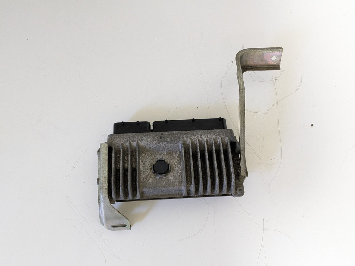 Toyota Voxy Noah Esquire ZRR80 ZRR85 Engine Computer ECU 3ZR-FAE 89661-28F50 OEM
