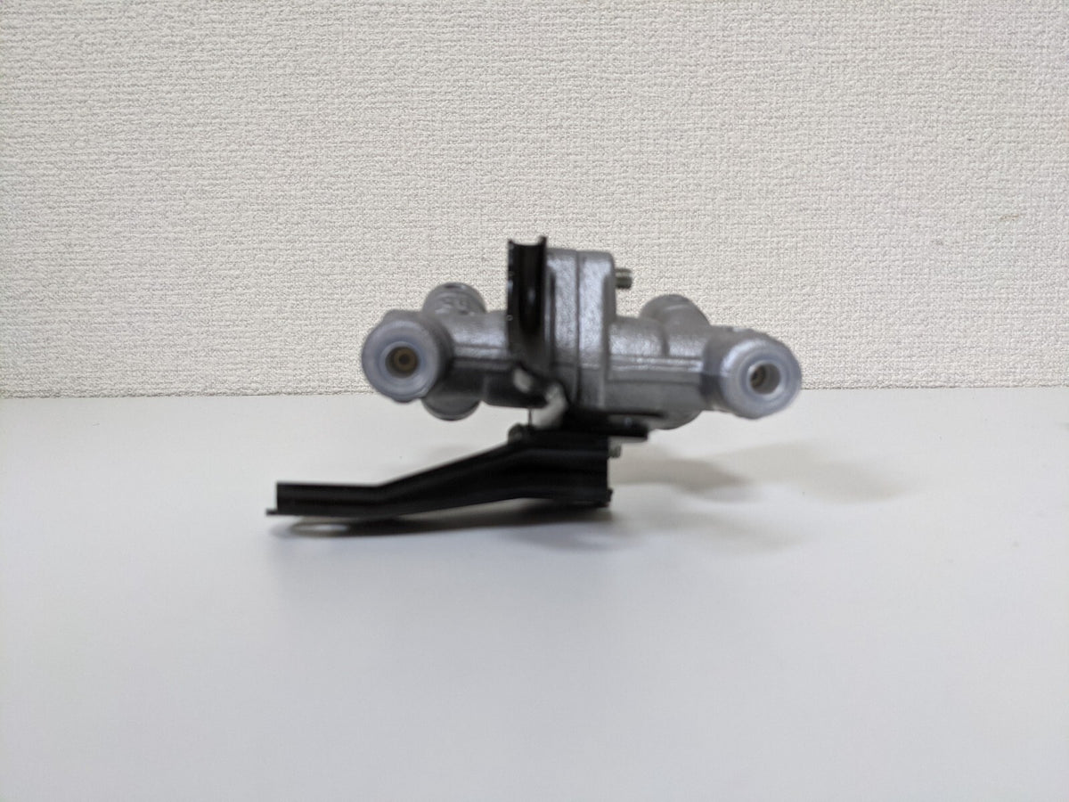 46210-SR3-013 Honda Genuine Brake Portioning Dual Valve 92-95 Civic Integra OEM