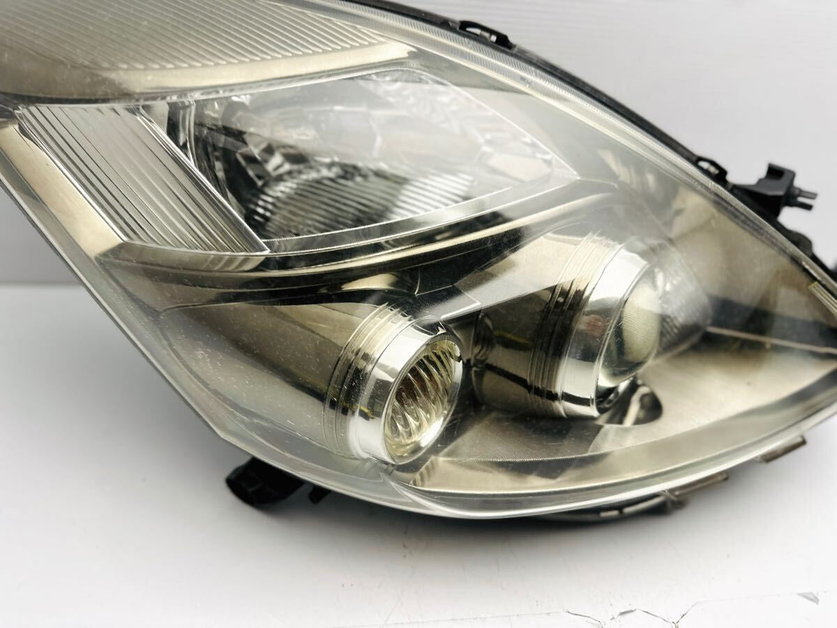 Toyota ISIS ZGM10W ANM10W ANM15W ZNM10W ZGM15W HID Headlight KOITO 44-69 JDM OEM