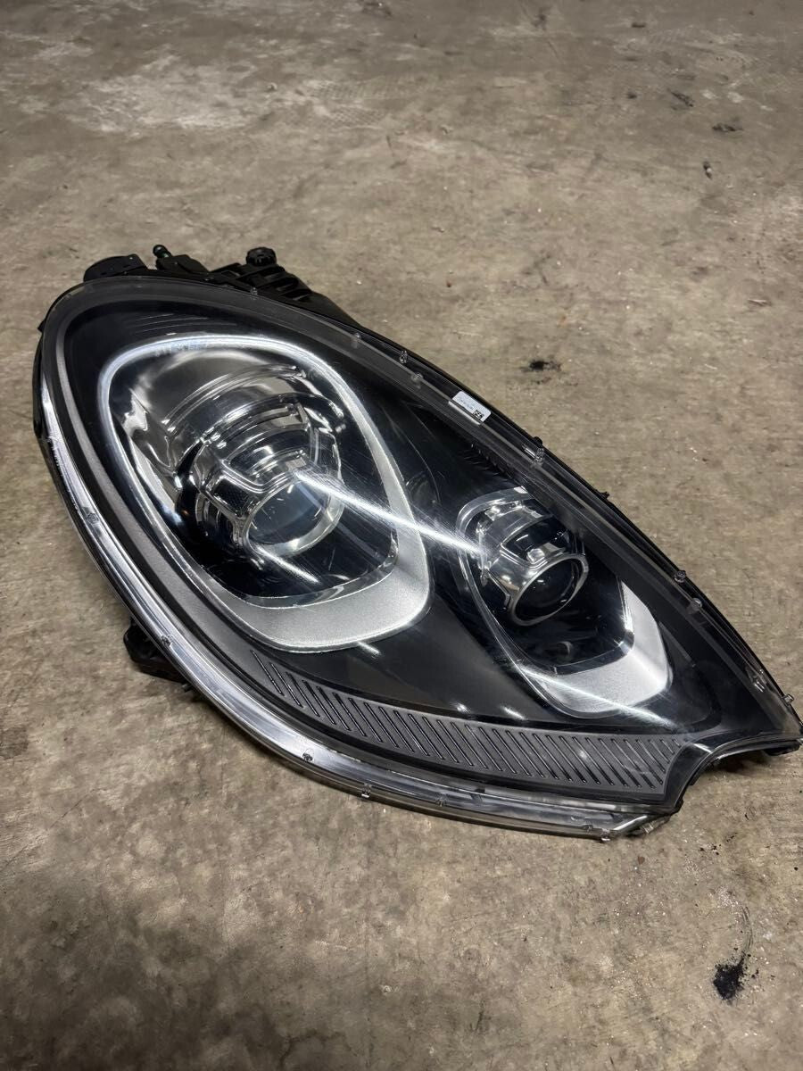 Porsche Macan Early Model Right Headlight PDLS 95B.941.032.CG