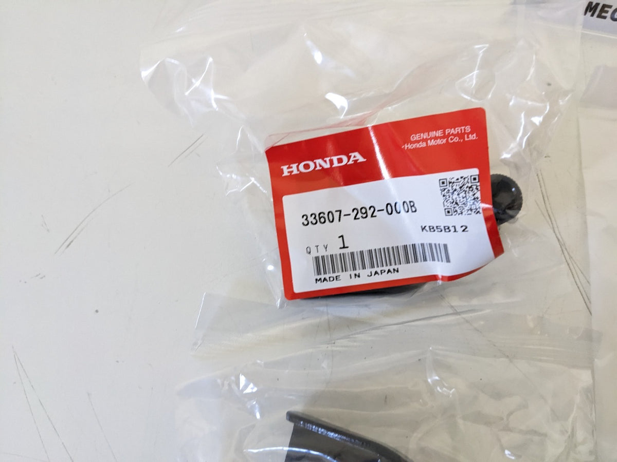 HONDA Genuine NOS Rear Turn Signal Mount Bracket CB750 CL&CB450 33607-292-000B+