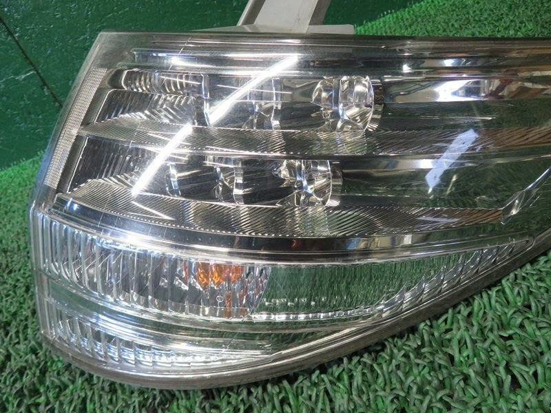 Toyota Estima Previa Tarago ACR50 GSR50 AHR20W 2006-2008 Right Tail Light OEM
