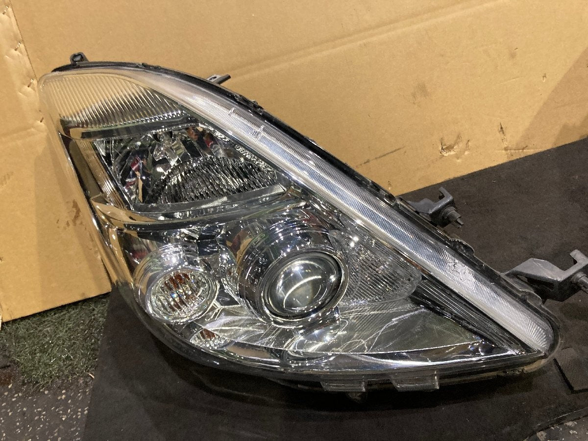 Toyota ISIS ANM10 ANM15 ZGM10 ZGM15 Headlight Lamp KOITO 44-68 Genuine OEM JDM