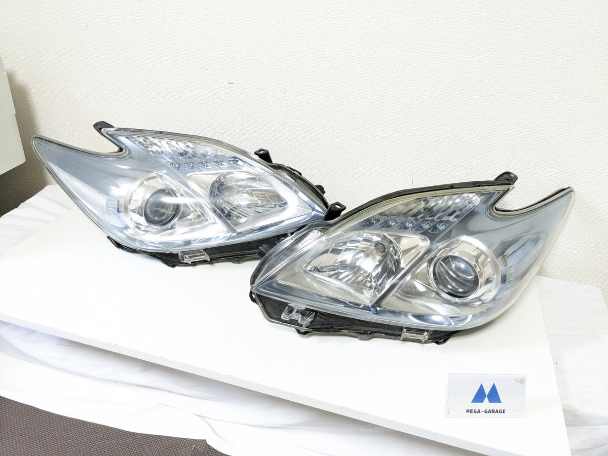 Toyota ZVW30 30 series Prius Left and Right Headlights KOITO 47-29
