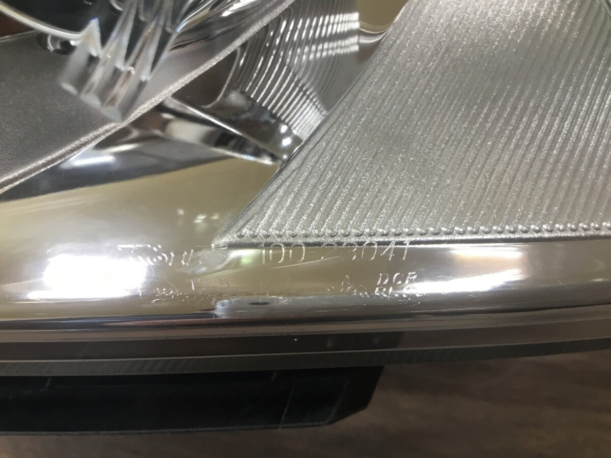 Nissan Fuga Y51 Infiniti M37 Headlight Set KOITO 100-23041